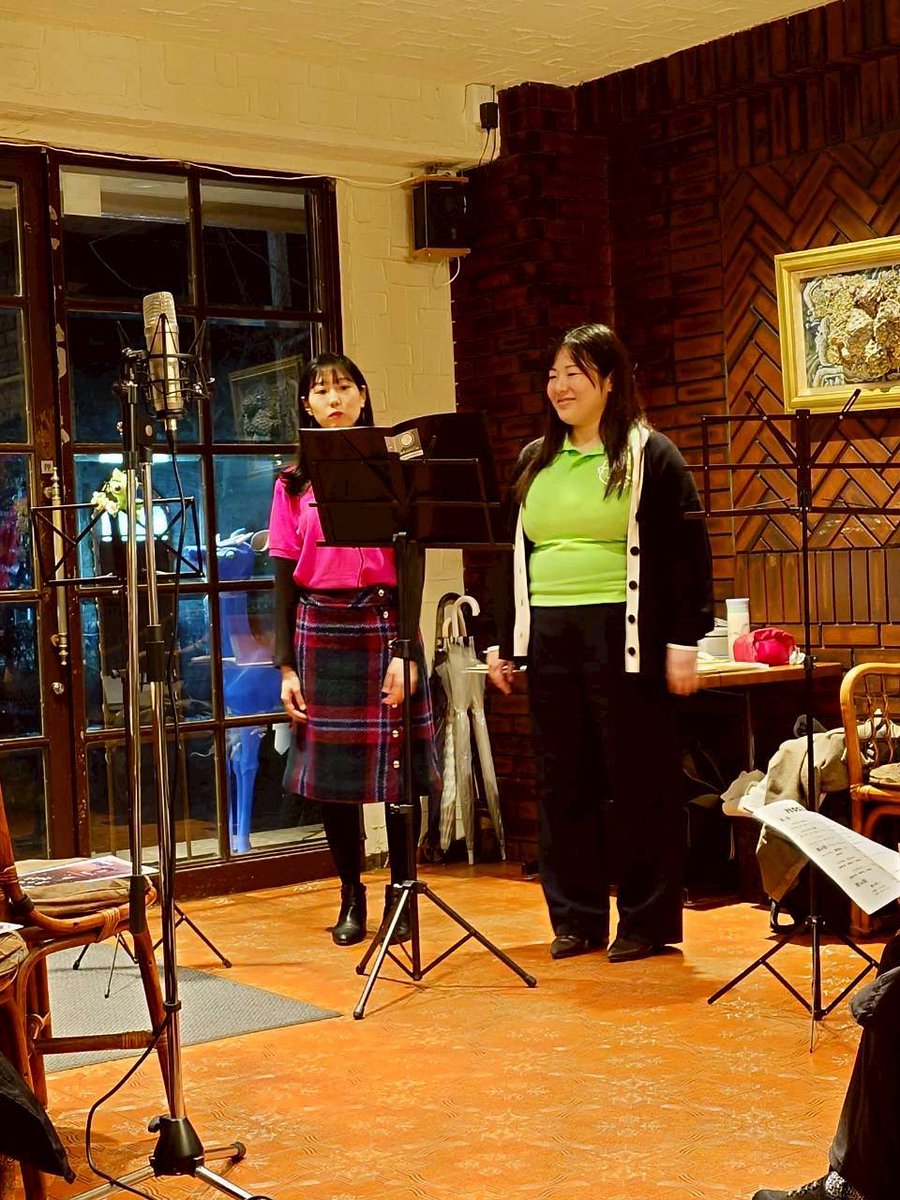 昨晩Tuttiミニコンサート終演しました😊
寒い中お越しいただいたお客様ありがとうございました♪
喫茶店ならではのお客様との距離が近く、アットホームに歌う事ができました！次の出演予定は1月10日ゼスト御池にて歌います☺️これからもTuttiをよろしくお願いします！
#tutti #喫茶フィガロ #ふゆぶん