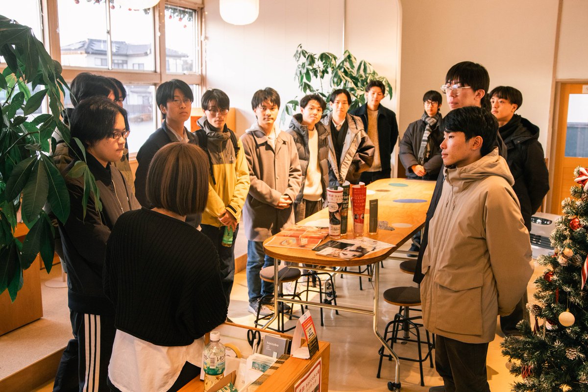 f_spacecon's tweet photo. 国内唯一の宇宙特化インキュベーション施設に泊まる夜。
​夕食は…地元のお肉屋さんで買った揚げ物と山盛りご飯で「やんちゃ」に！🍚🍤
​醸造所で聞いた話を反芻しながら、最先端の場所で地元の味を噛み締める。
最高の「実証滞在」体験になったらうれしいですね。 https://t.co/Ss6RomEBt5