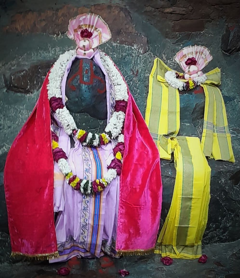 *श्री गिरिराज महाराज की जय*
आज के मंगला आरती दर्शन मुख्य मुखारबिंद जतीपुरा, गोवर्धन
🌹🙏🙏🌹
सुप्रभात 
राधे राधे 🙏🚩

"पधारो म्हारे ब्रज में"🌹🙏