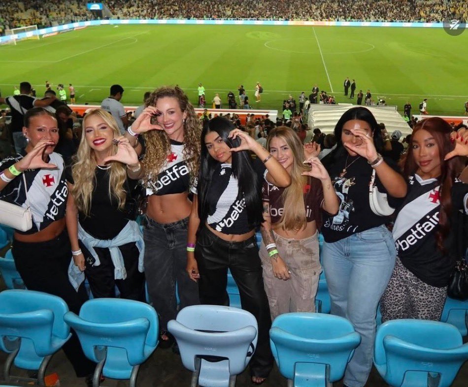 olivscaina's tweet image. A BARREIRA VIROU BAILE