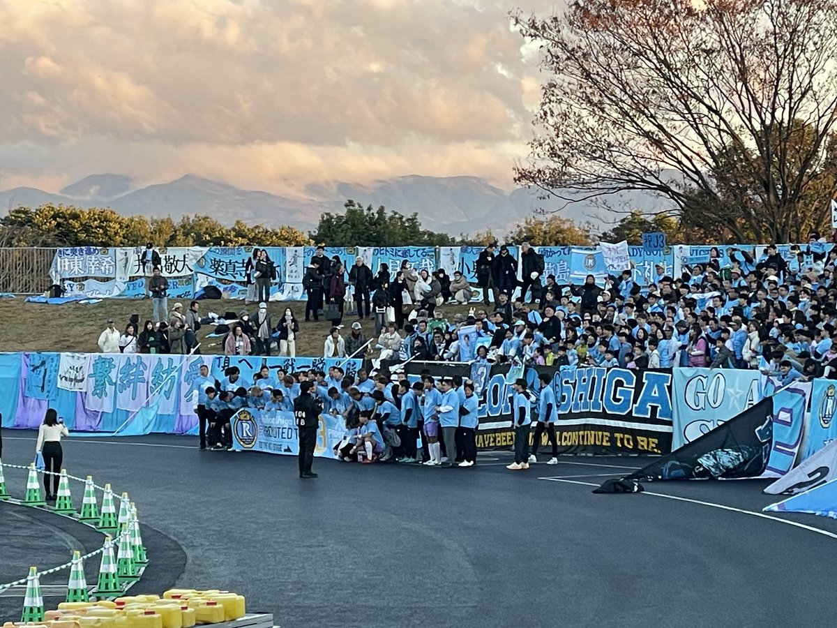 shojim181's tweet photo. 色々と考えさせられる試合だった。
レイラック滋賀、おめでとう。

久しぶりに角ちゃんに会えた😊
りよ、来シーズンも頑張れ！ https://t.co/PVSgWvDHAc
