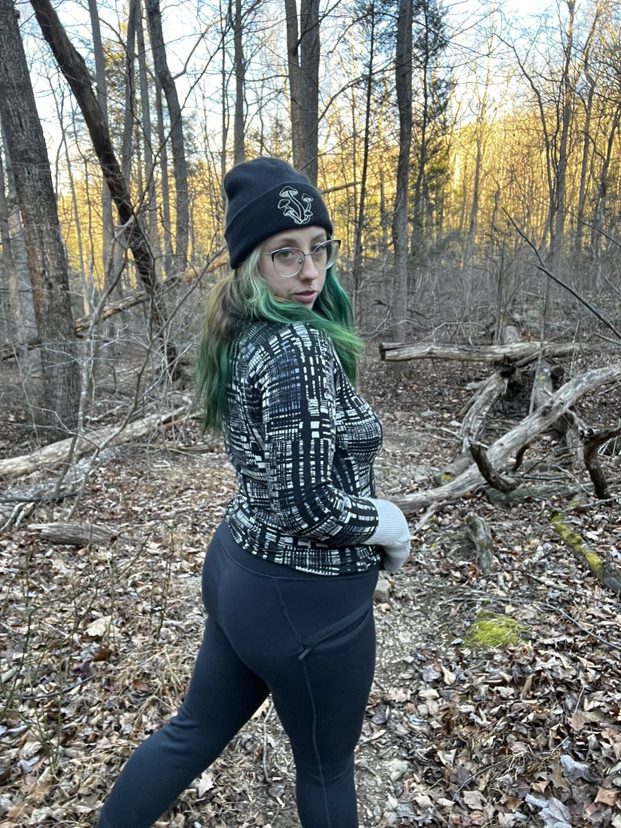 thegothelf's tweet photo. I need a good hike soon 💚 https://t.co/t82e1VyFnd