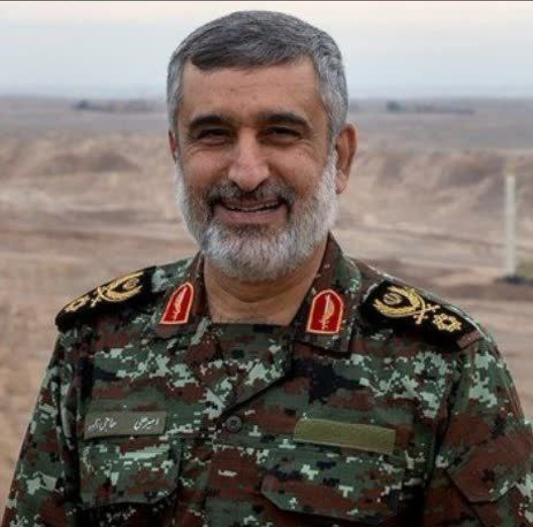 mahdesrezae's tweet photo. جات خیلی خالیه سردار.
#حمایت_انقلابی https://t.co/kPpfhsenE5