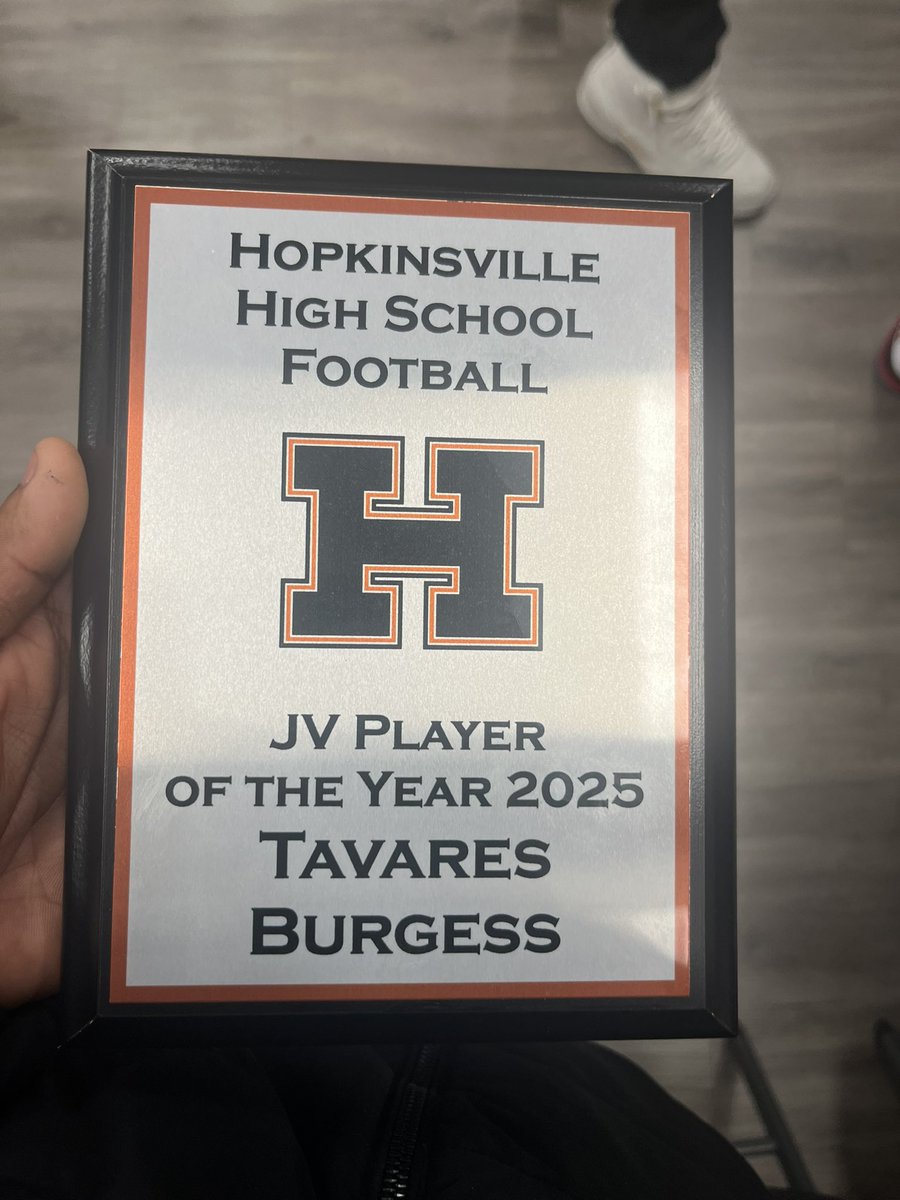 TavaresBurgess's tweet image. Football Banquet Today🏈🏈 | I received the JV POTY Award💪🏾#studentathlete