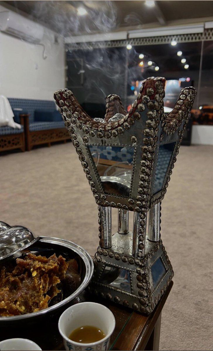 _v7km's tweet photo. منعزل عن زحمة الناس والهرج الكثير
السعادة بعض الأحيان فنجال قهَوة. https://t.co/C00qlFfjAL