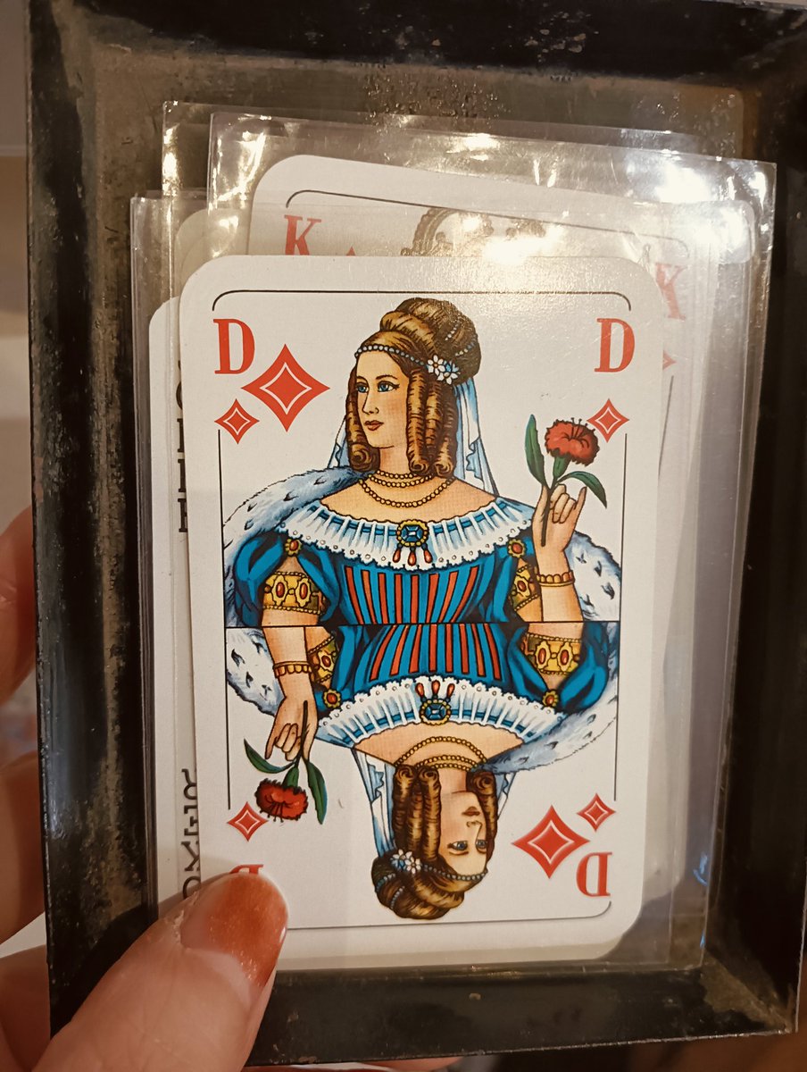 骨董屋さんで見かけた古い外国のトランプ とても魅力的な絵だった