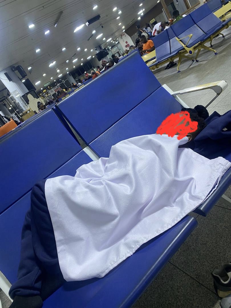 pelumind's tweet photo. A @flyunitedng flight UN0505 booked for 1300 hrs was moved to 1945 hrs. Painfully, passengers are still stranded as at 0200 hrs without them knowing when they’ll be departing. No accountability. This is unacceptable @NigeriaCAA @cpdncaa @fccpcnigeria https://t.co/rCKiUX67Yj