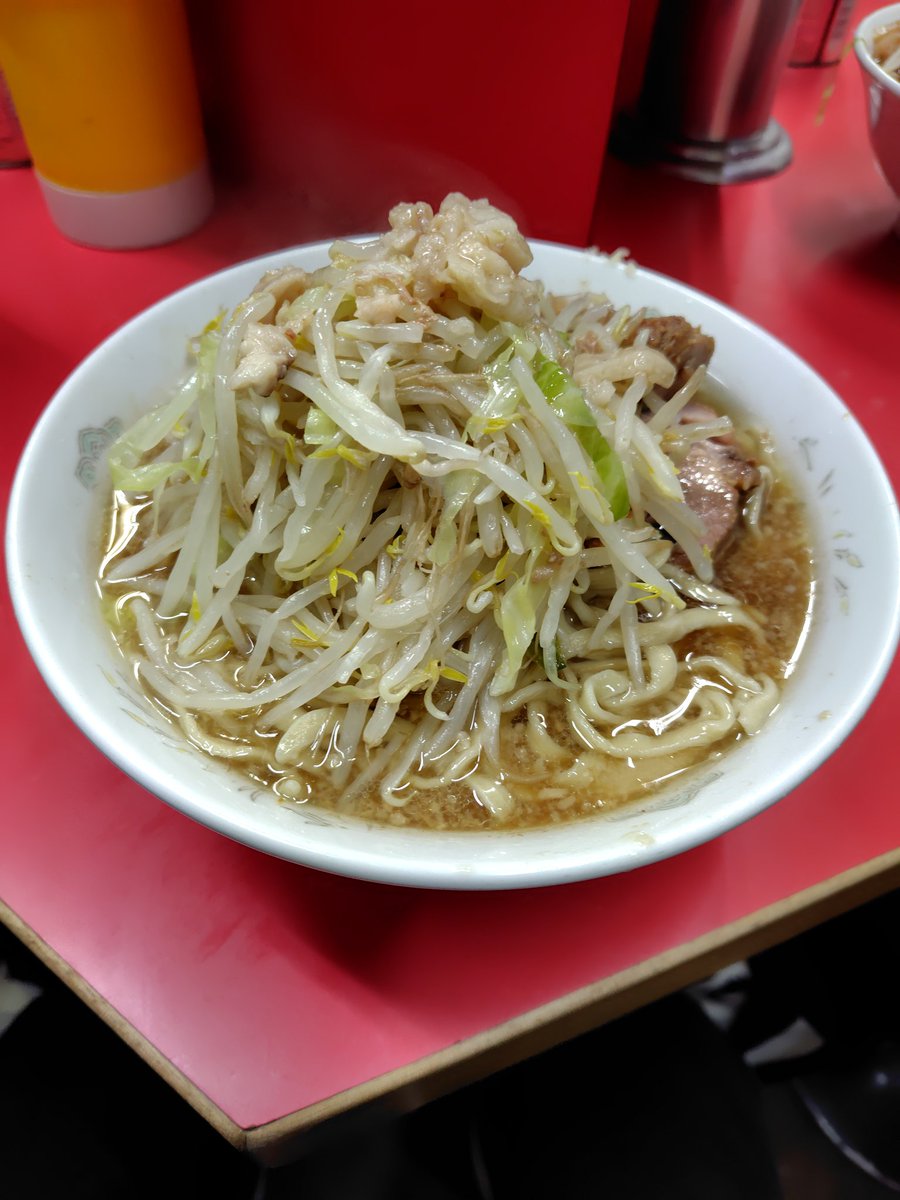 daitabememo's tweet photo. 久々の三田本店❗
小ラーメン (700円)
ニンニクヤサイアブラ
夕方だったからなのかスープがまろやかで止まるとこなく完食🙏
#ラーメン二郎
#ラーメン二郎三田本店 https://t.co/4j79yaSw5X