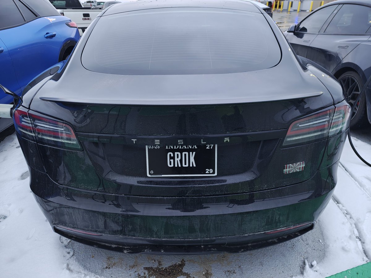 bcrisp82's tweet photo. @Tesla 2 steps ahead of you https://t.co/0VdAO54NGW