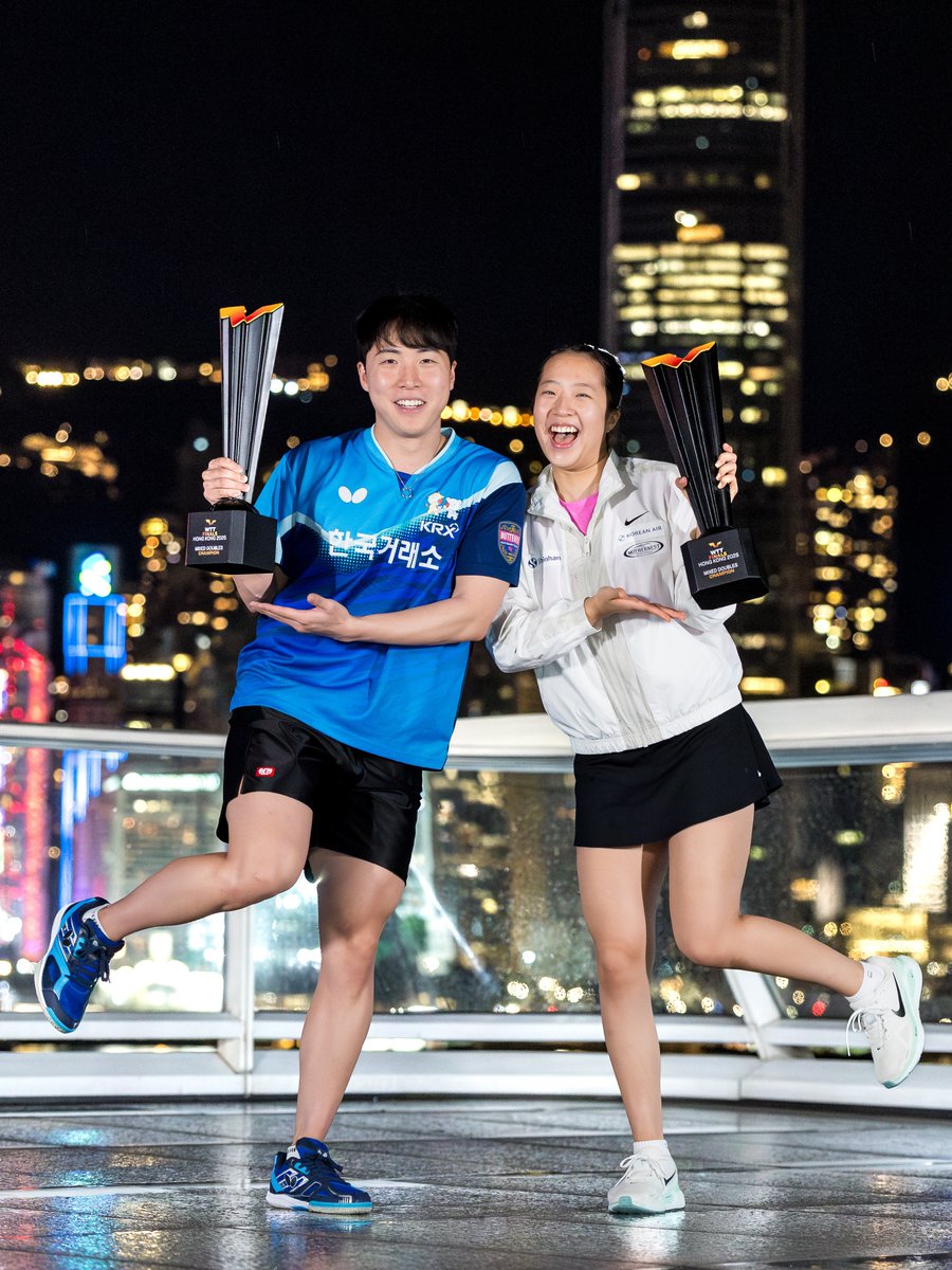 WTTGlobal's tweet photo. Celebrating the win while soaking in the sights 🌃

#WTTHongKong #WTTFinals #TableTennis https://t.co/yJK897Oj7X