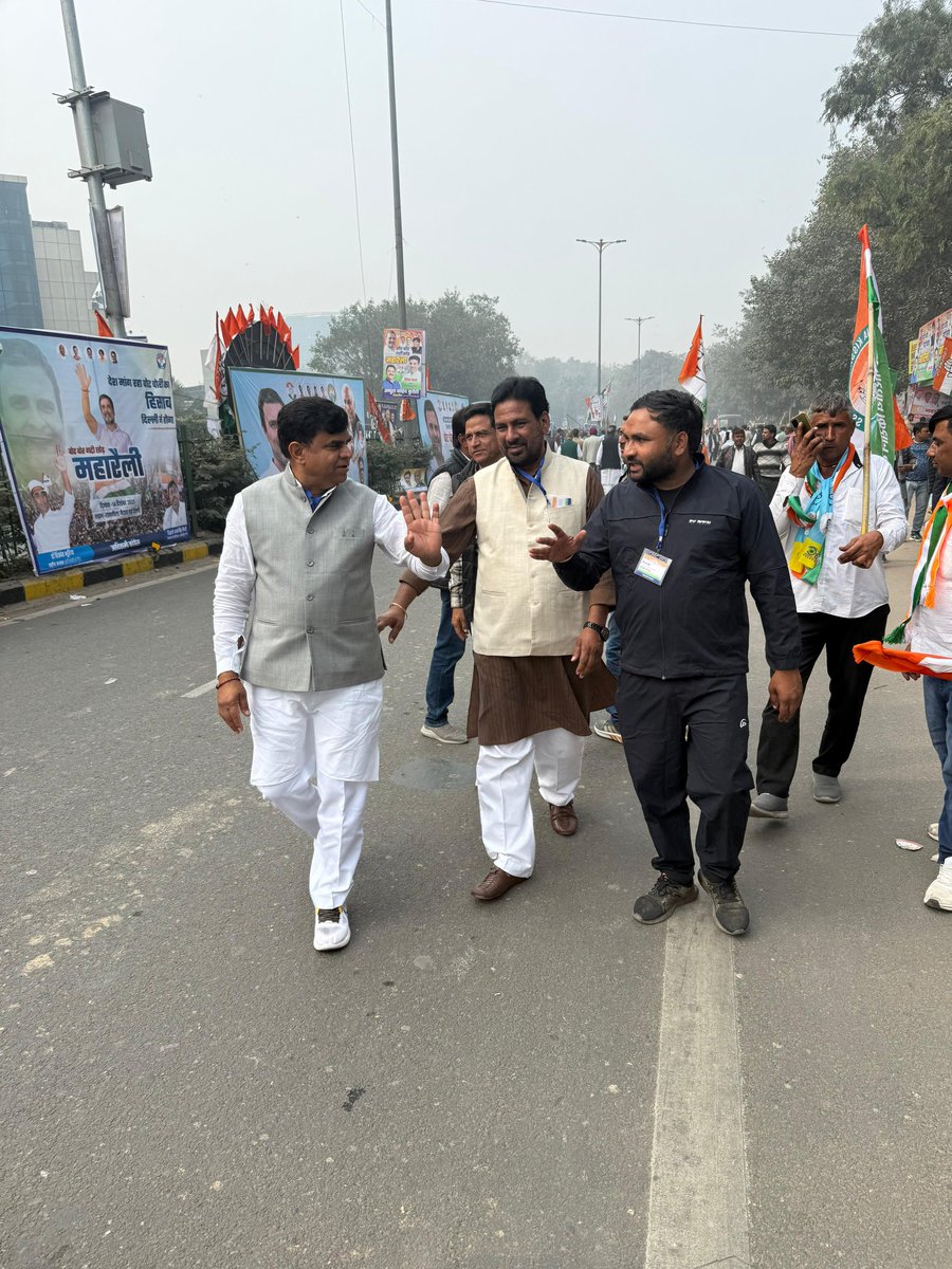 पूर्व मुख्य सचेतक राजस्थान सरकार पूर्व नावां विधायक महेंद्र जी चौधरी पूर्व विधायक जमवारामगढ़ व जिलाध्यक्ष जिला कांग्रेस कमेटी जयपुर देहात ईस्ट गोपाल मीणा जी के साथ नई दिल्ली में कांग्रेस की महारैली के दौरान पार्टी के वरिष्ठ नेताओं से आत्मीय मुलाक़ात और संवाद हुआ। 
<a href="/Mahendranawa/">Mahendra Choudhary</a>