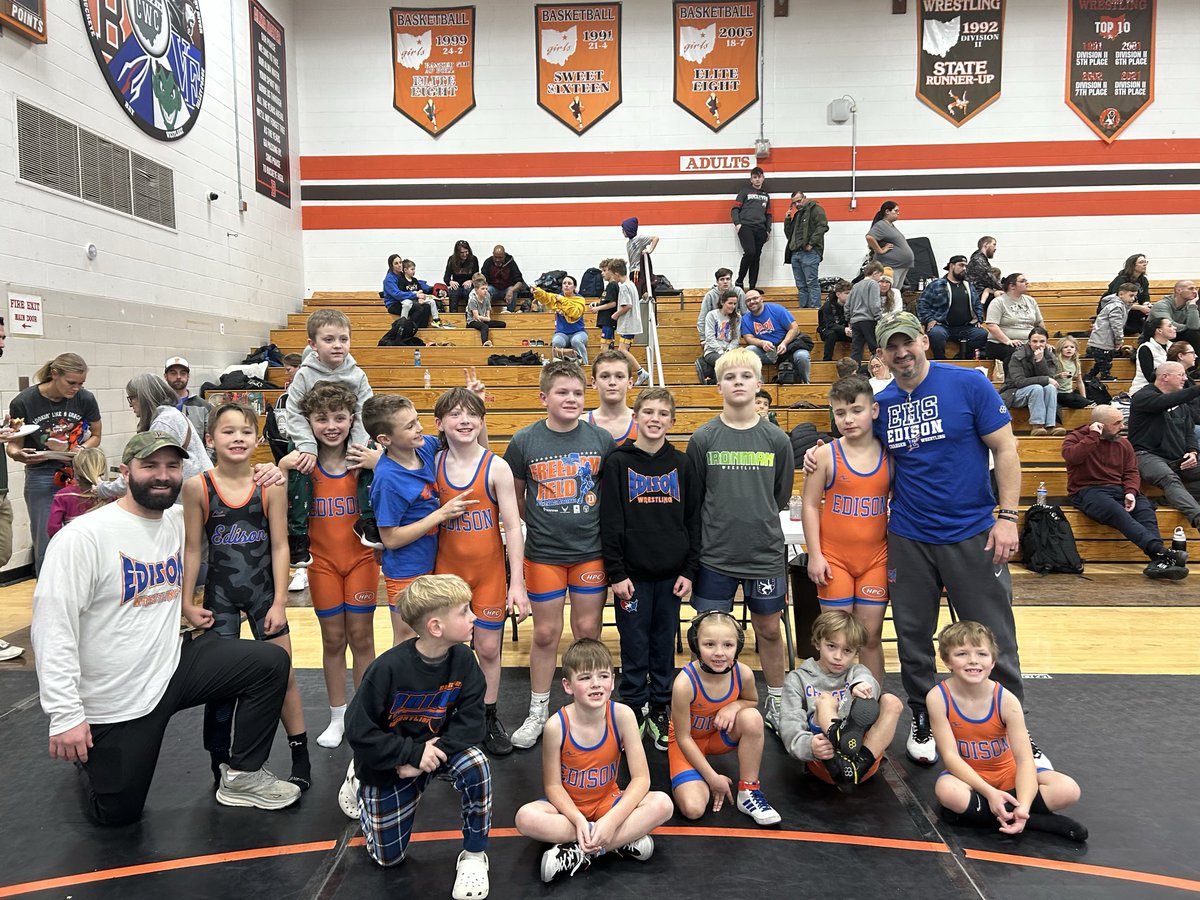 WrestleEdison's tweet image. Edison youth team battled tough at the Buckeye Duals today! Go Chargers!