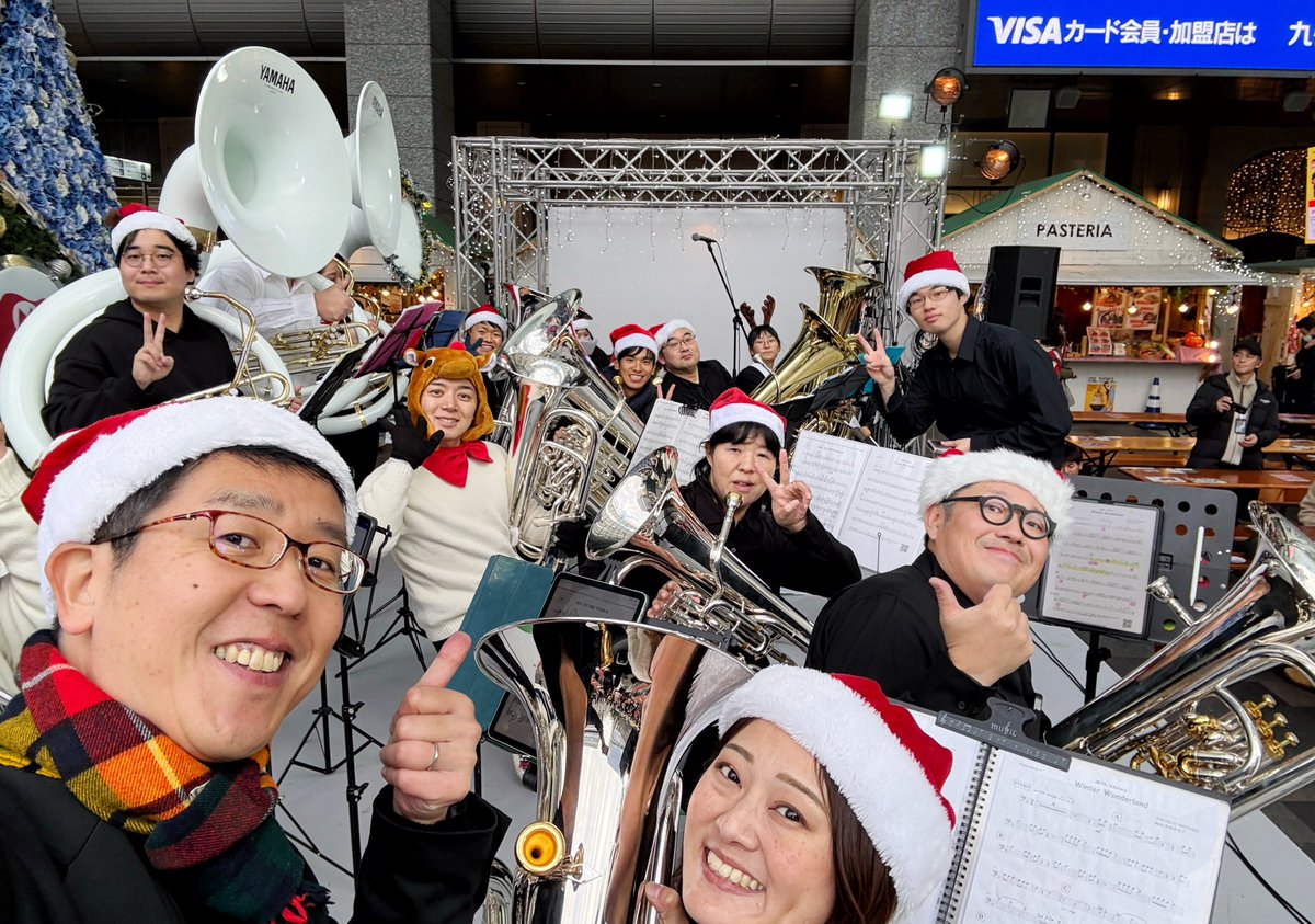yowdow's tweet photo. 🎄博多駅のクリスマスマーケットで演奏‼️
2ステージ終了😊🎶
なかなか珍しいユーフォニアム&チューバだけの演奏で、楽しめました‼️
#福岡チューバクリスマス #チューバクリスマス #TubaChristmas #クリスマスマーケット #博多駅クリスマスマーケット #博多駅イルミネーション #ユーフォニアム #ユーフォ #チューバ