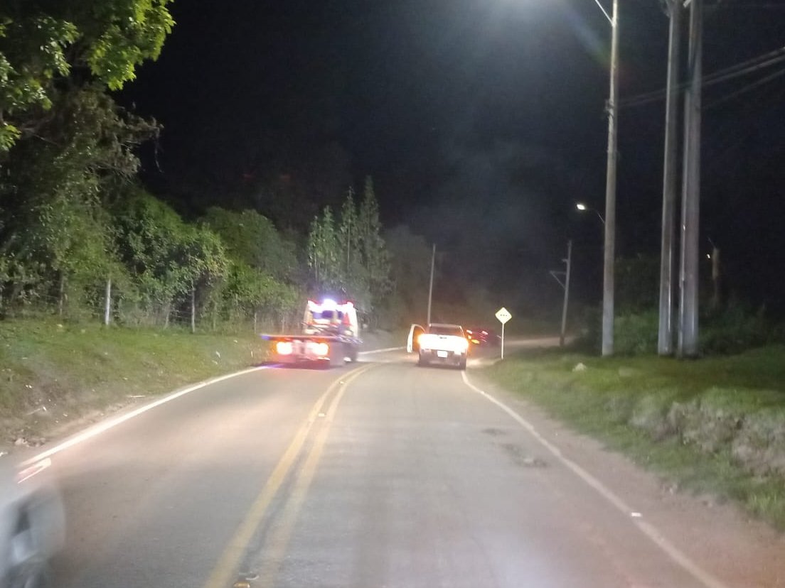 #Actualización | (09:24 pm) ✅ El vehículo varado en la calle 205 de la #carreraséptima, en sentido Chía - Bogotá. La congestión ha sido solucionada y el tráfico ha vuelto a la normalidad. Gracias por su paciencia. #Tráfico