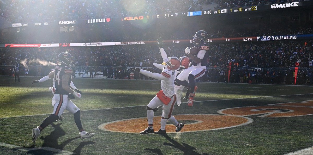 BN_Bears's tweet image. I can't get enough of this DJ Moore touchdown pic.

Matt Marton/Imagn Images got a good one!