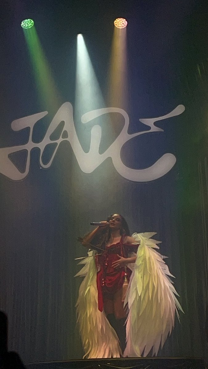 robraul21's tweet photo. @alanxelmundo Si, a Escocia para ver a @jadethirlwall https://t.co/yIB3HXXyFd