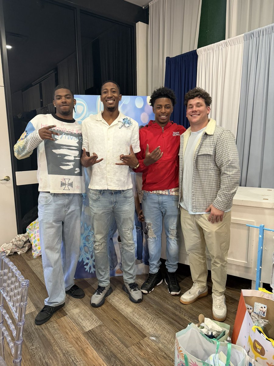_CHS_Basketball's tweet photo. Playing basketball at Central is about lifelong friendships. Checkout c/o ‘20 and current assistant coach Noah Tingle with c/o ‘21 grads Malik Hilliard, Rylen Walker, Nah’Landri Stinson (not pictured but in attendance Juan Banks) at a baby shower for Malik. Congrats Malik!! https://t.co/IOW8Ph6aBj