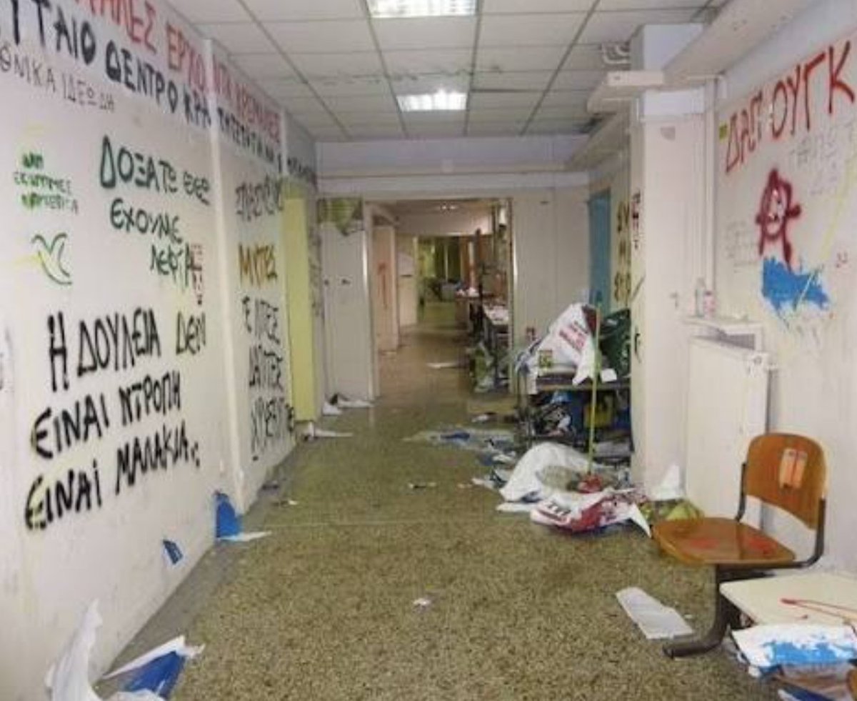 LouellaDeVil tweet media