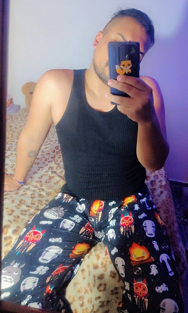 _Error_220's tweet image. Solo presumo mi pijama 💜✨