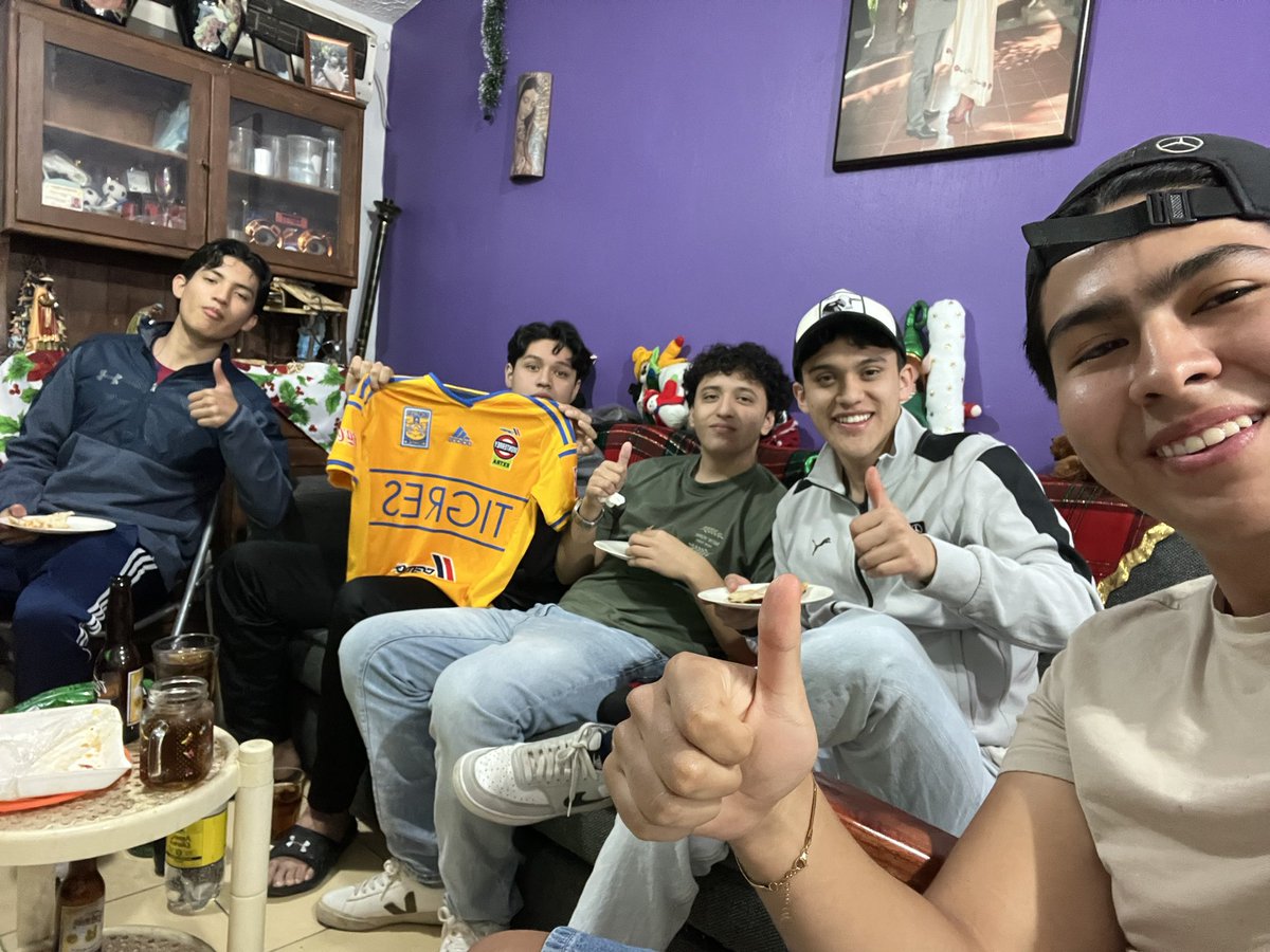 #FinalBotanera viendo el partido con la mejor compañía
#PosadaColmilluda