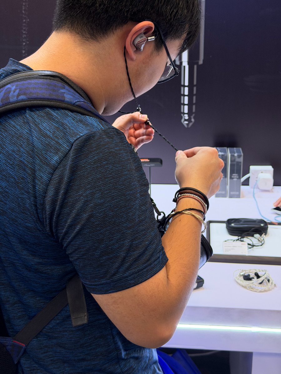 ddhifi_com's tweet image. ddHiFi wrapped up at the 2025 Guangzhou Headphone Show with a great turnout! Our two upcoming products, the Memory 4.4 IEM​ and the Eryx Cable, received wonderful feedback. More exciting things are on the way. ✨

#ddHiFi #GuangzhouHeadphoneShow #newproduct #audio #ComingSoon