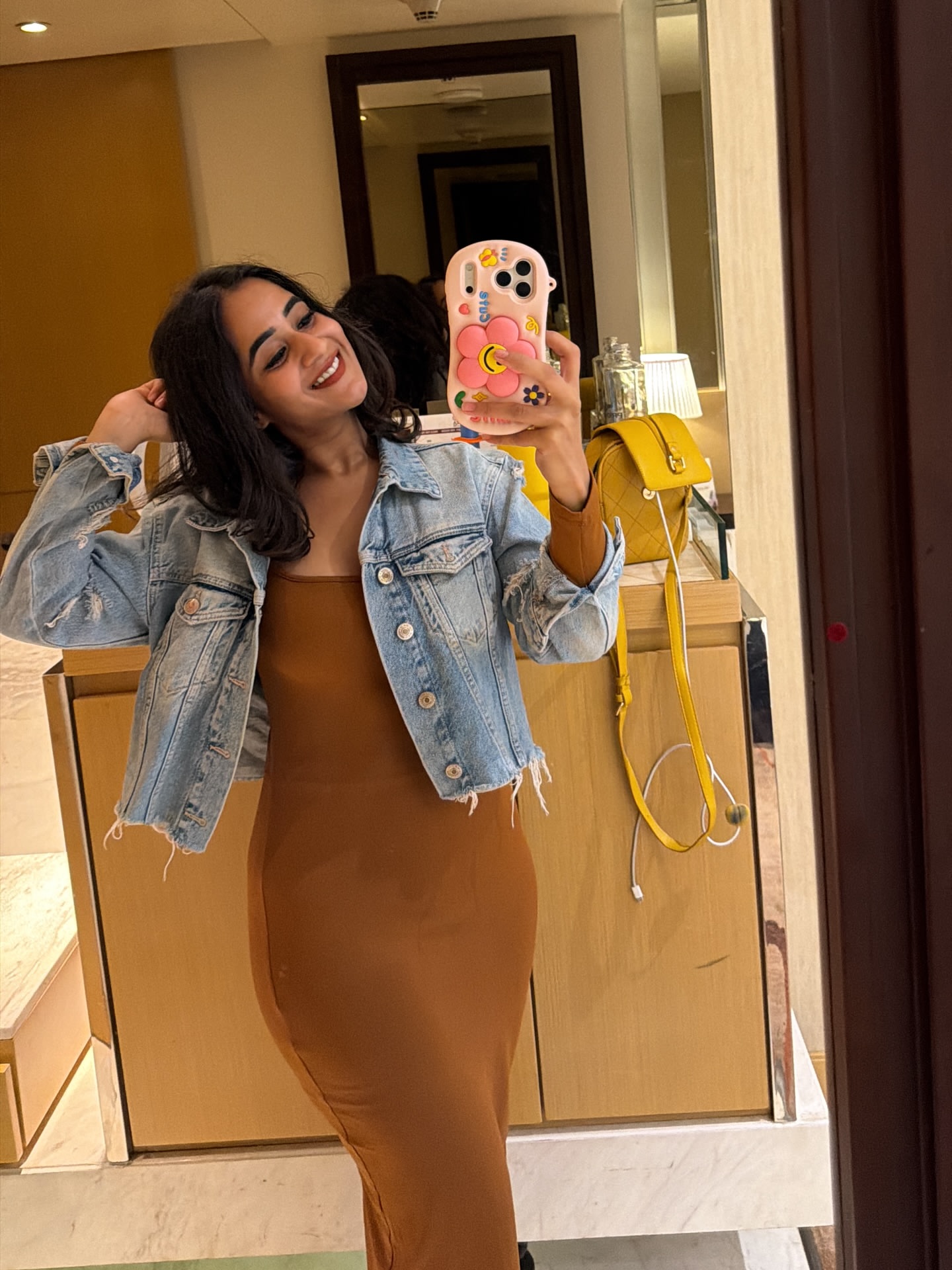 G8LUUeraEAACru2?format=jpg&name=large