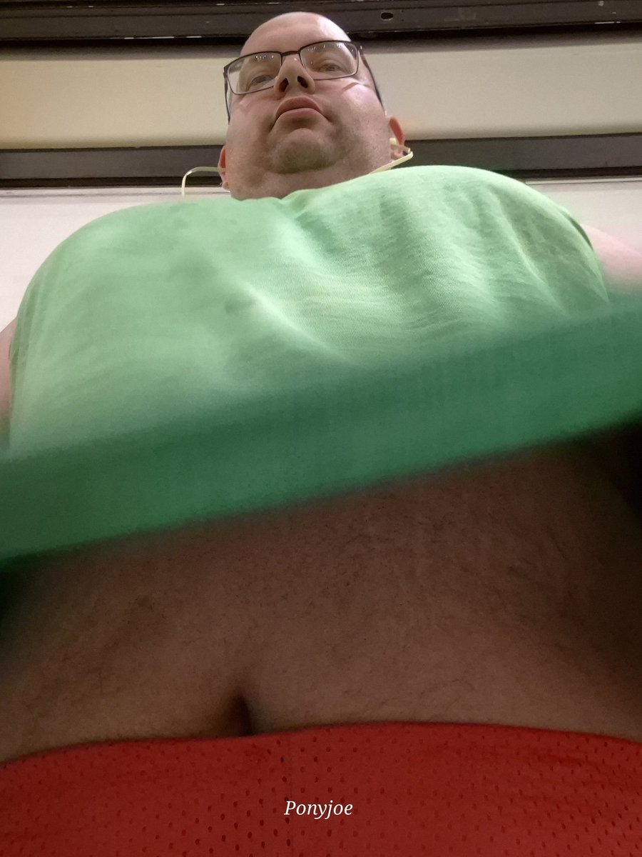 Can I help you? Just a little sneaky pic I took while working out lol #chub #Chubby #nsfw #chubforchasers #chubbybelly