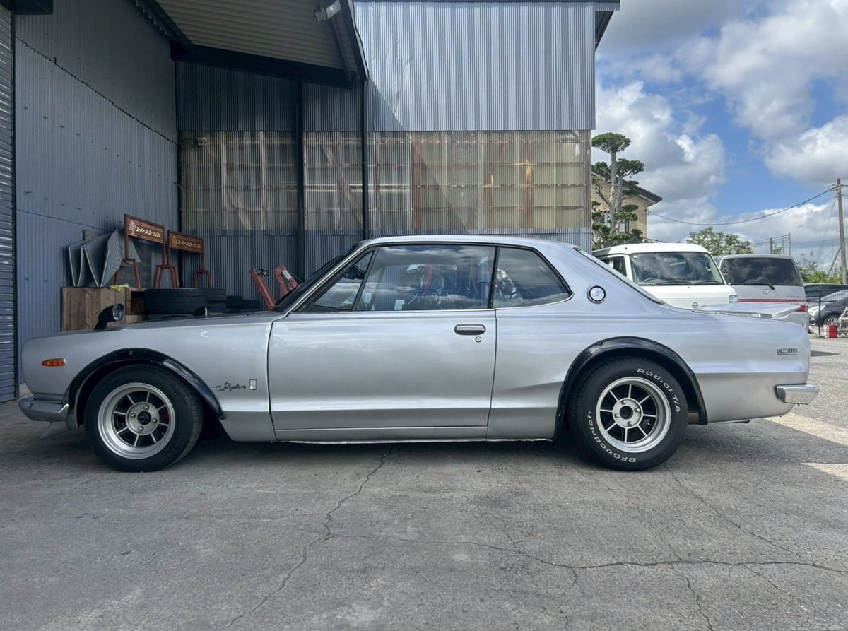 666evo8's tweet photo. ハコスカ欲しい方居ませんか？
エンジンL28載せ替え、公認取ってからのお渡しです。
外装���細かいところ見れば年式相応って感じですが、全体的に綺麗です！
内装もそれなりに綺麗って感じです。
写真リプに追加しておきます。
950万　ある程度相談乗れます。
現車確認可
#車売ります #拡散希望 https://t.co/9d2RSaCxuU