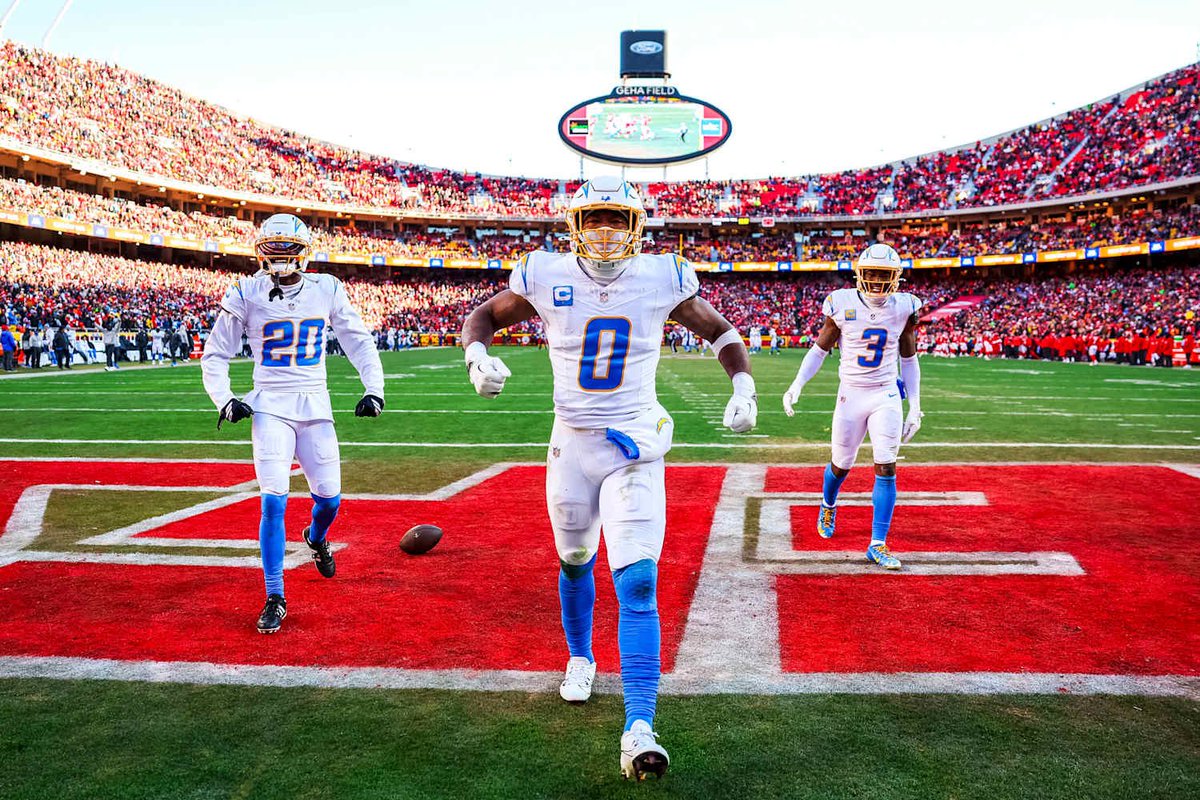 ChargersMuse's tweet image. Pro Bowl voting retweet to get these Chargers to the pro bowl!! 1 RT is double today!!
#ProBowlVote   + Cameron Dicker
#ProBowlVote   + Tuli Tuipulotu
#ProBowlVote   + Justin Herbert
#ProBowlVote   + Cam Hart
#ProBowlVote   + Daiyan Henley 
#ProBowlVote   + Josh Harris…