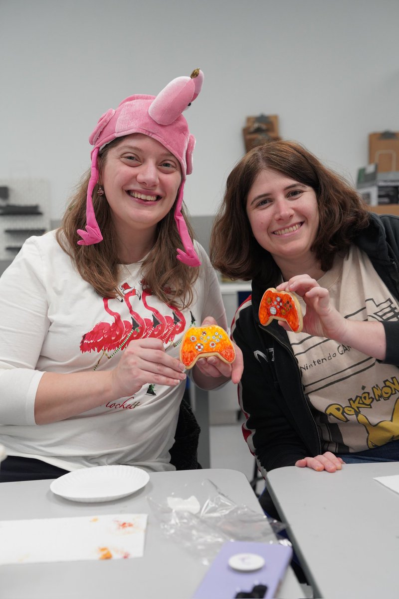 Liretro's tweet image. Thank you to all the attendees, artisans, vendors, volunteers and most of all, you, for sharing a bit of your holiday season with us at Festival of Games.  May your holidays be full of happiness and power ups.