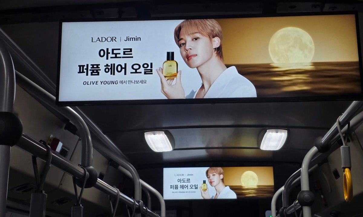 JiminLatinoFB's tweet image. Ahora se puede ver los anuncios de LADOR de Jimin en los autobuses 🚌 en Corea del Sur 😭 el hermoso rostro de Jimin en todos lados #JIMINxLADOR