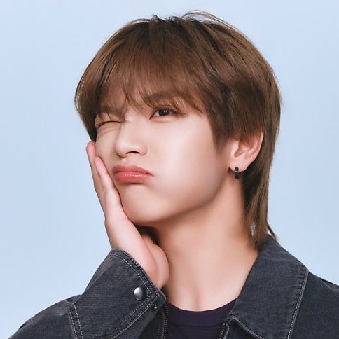첫 tweet media