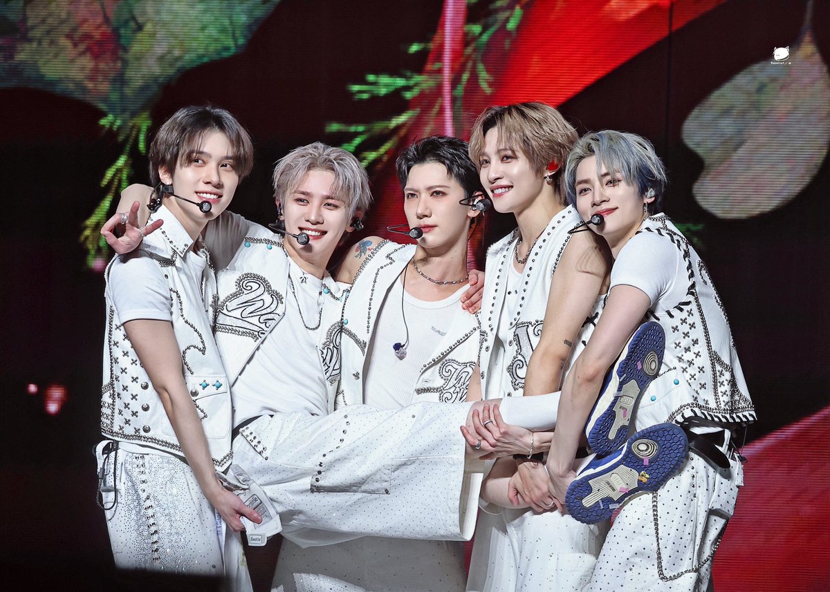 251214 Beijing  NWO
😭
#WayV #威神V 
#NOWayOUT #WayV_NOWayOUT 
#WayV_NOWayOUT_BEIJING