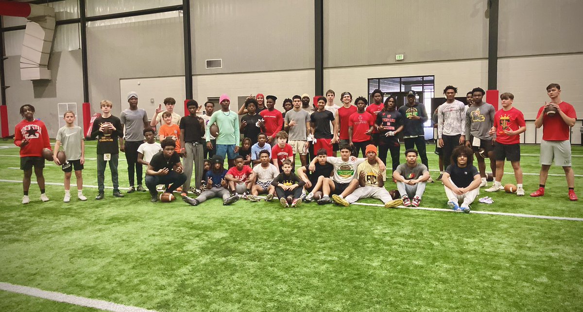 HallTechSports1's tweet photo. 👀”RC: Finishing 2025 Strong”
@raisingchamps_ 💫

The 2025 Alabama HS season showed us that the proper training translates well to Friday Night Lights….respect to all the student-athletes who will have gave 110% “Honest” work to better their game & help their repsective teams ….

RC Trainers💫:
Coach Galu, Taulia, @DonnieLeeJr85 @PateSawyer 

#raisingchampions #qbdevelopment #qbtrainer #qbmentor #accuracy #consistency

➖➖💫QB in Session Today💫➖➖

College QBs:
@BrysonKimbrough 
@reemkeye2 

2026💫
@KadeClemmonsQB 
@Justinp081 

2027💫
@ShambleyJordan 
@qb_carson 
@Cross_Land_5 

2028💫
@ZDanielson15 
@K3preyear 
Drew Jackson
@_biGold 
@CalebSoreano 
@TDaniels__ 

2029💫
@MakoaRego 
@DillonKimbrough 
@ZayenC7 

2030💫
@Kolemoody1
@JahariNation

2031💫
@ColtDefoor1of1 
@BlakeAdams_QB
@BrysonStoker15 
@bradwaggoner10 

2032💫
@Elijah_Dabbs 

2033 💫 
@JakinDabbs
@EastonFalany 

💫WRs in Session Today💫

2026💫
@_KenaRego_

2027💫
@DaonlyCed

2028💫
@CarmeloFurr6 
@RomeBell_4 
@chrisTheQB5 

2029💫
@Bralen_Coleman 
@Dylonkimbrough 
@ColeCarroll2029 

2030💫
@JustinHaskettJr 
@WBJackson15 
@7hunnatt__
@Dj_Bryant_
@JR_Gods_Child

2031💫
@WCarroll2031