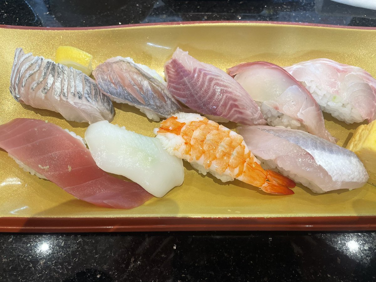 今日のランチは寿司😋