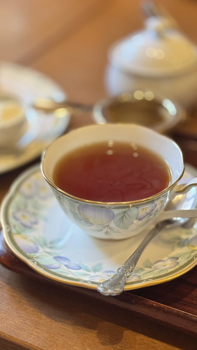 【お席のご予約について】
閉店まで残り76営業日
たくさんのご来店に心より感謝申し上げます🌹

店内が混み合う日が続いているため、
最後まで穏やかなティータイムをお届けするべく、お席のご予約をお休みさせていただきます。

ご不便をおかけいたしますが、
どうかご理解いただけますと幸いです🫖✨