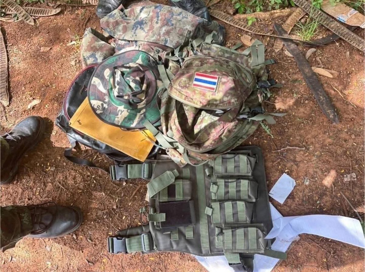 เขมรเห็นทหารไทยตัดอาร์ม ชื่อทหาร ก็อยากเลียนแบบบ้าง 
กับทุกอย่างนี่หว่าพี่เหม็น