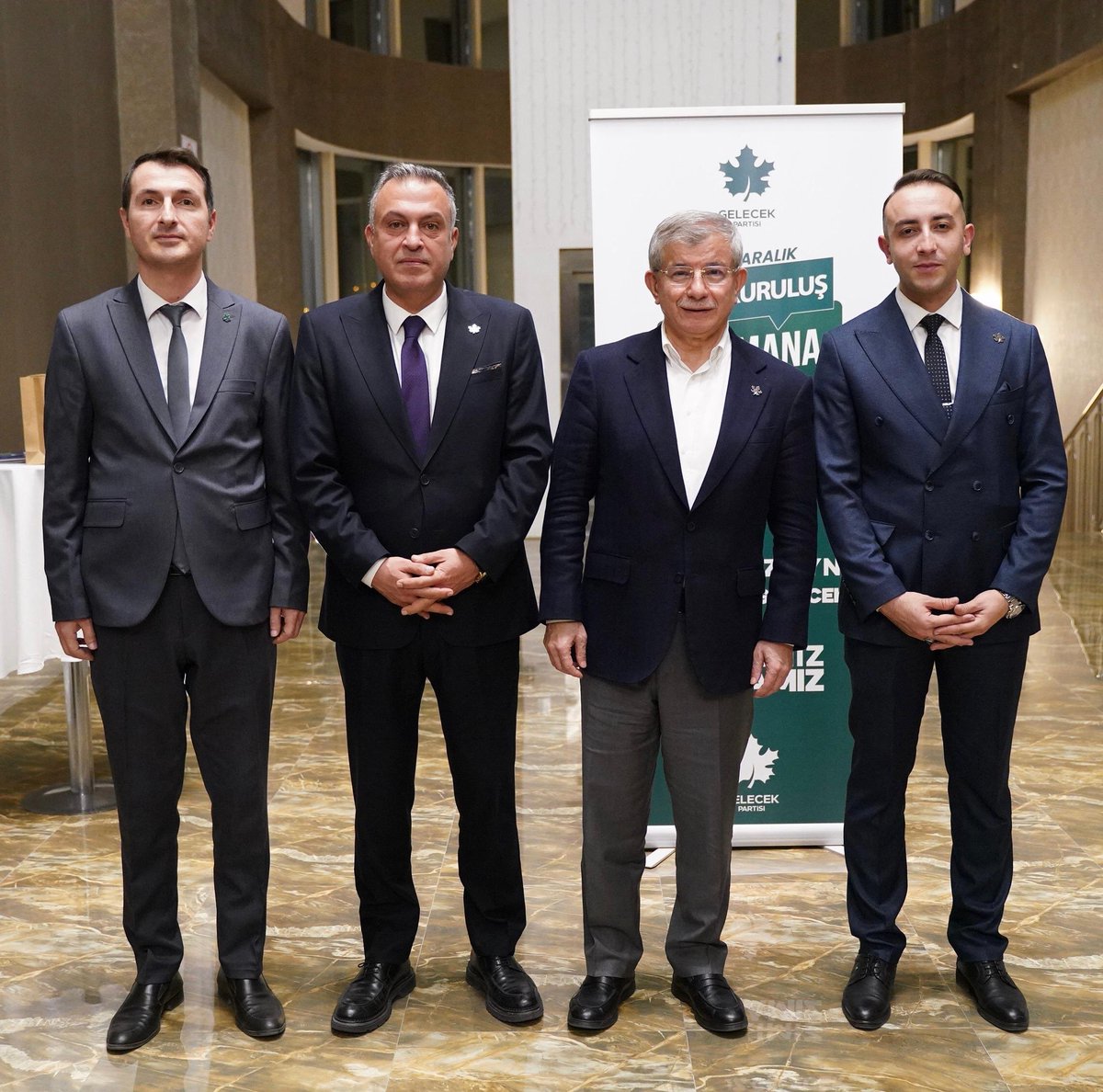 Evvel refîk bade'l tarîk..

<a href="/Ahmet_Davutoglu/">Ahmet Davutoğlu</a>