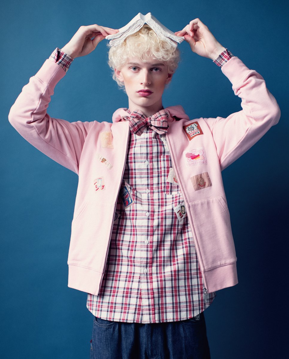 希少✨ピンクハウス サロンドフレーズ プルオーバー フーディー いちご 総柄 黒 希少✨ピンクハウス サロンドフレーズ プルオーバー フーディー いちご