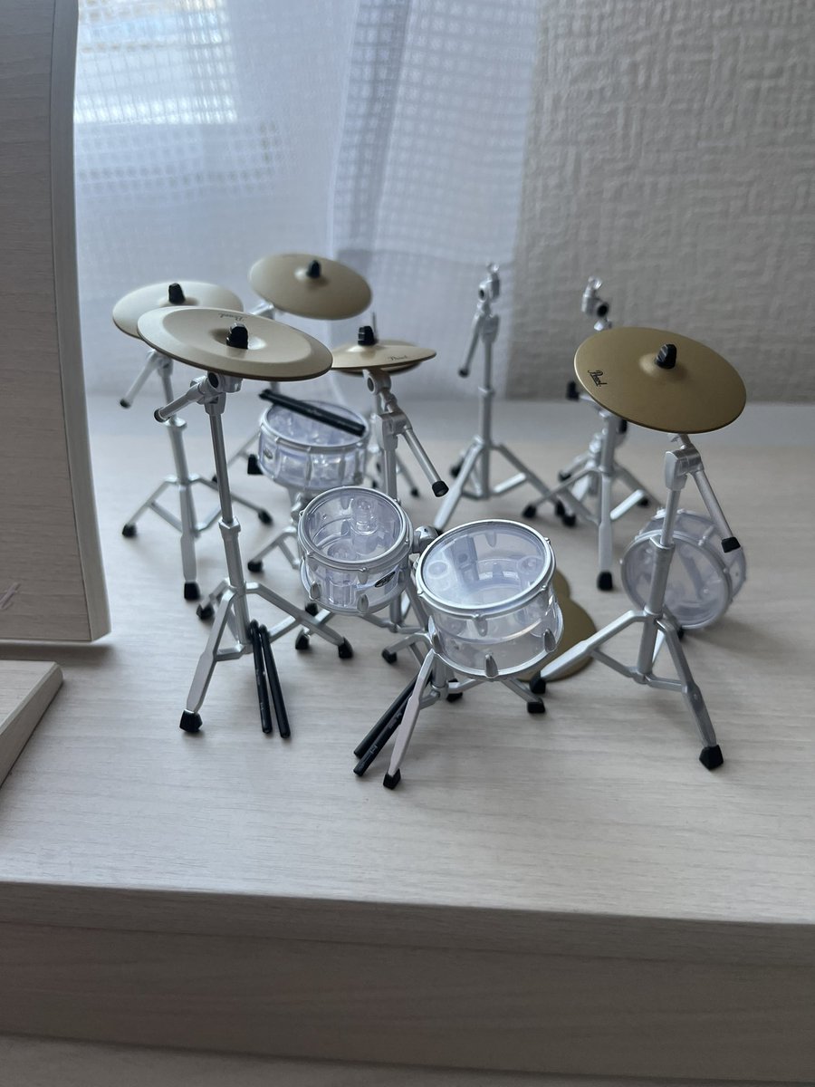 manofthered's tweet photo. パーカッショニストはコンプリートできなくても楽しめる
この乱雑な感じが良い

#Pearl
#DrumsMiniatureCollection https://t.co/9F3MXGvddq