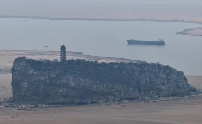 DiarioPovo's tweet image. O maior #lago de água doce da #China, o Lago #Poyang, encolheu 90% em relação ao nível da estação de cheias e entrou em um nível extremamente baixo, informaram autoridades locais no domingo.
portuguese.people.com.cn/n3/2025/1215/c…