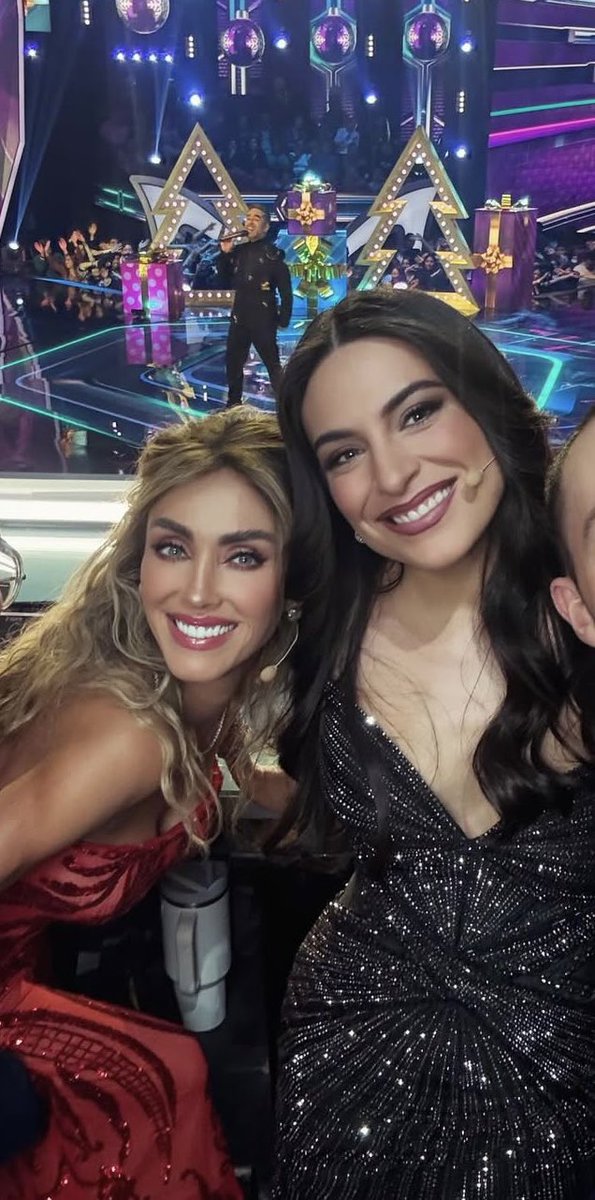 GabryelaLeitte's tweet photo. Donas e proprietárias do #QuienEsLaMascara ❤️ @anabreco @Anahi https://t.co/BLZH9Ts8HS