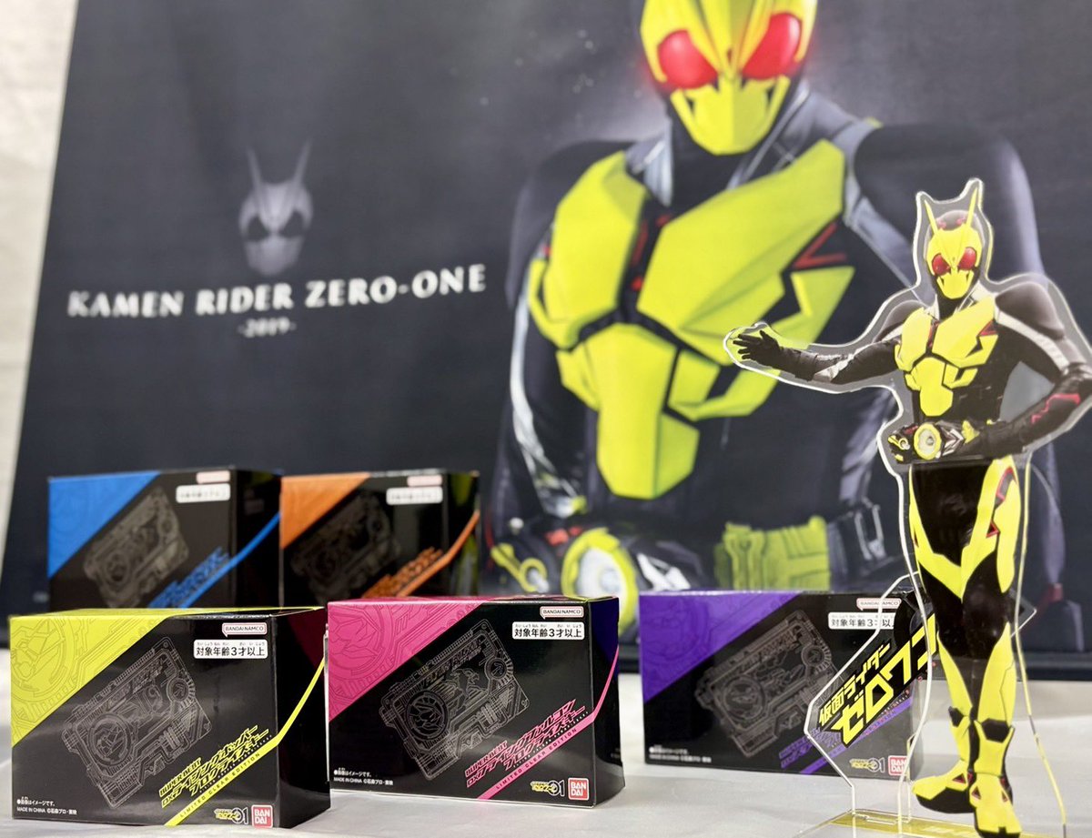 仮面ライダーストア大阪店 商品情報】 ストアでは12/13（土）から