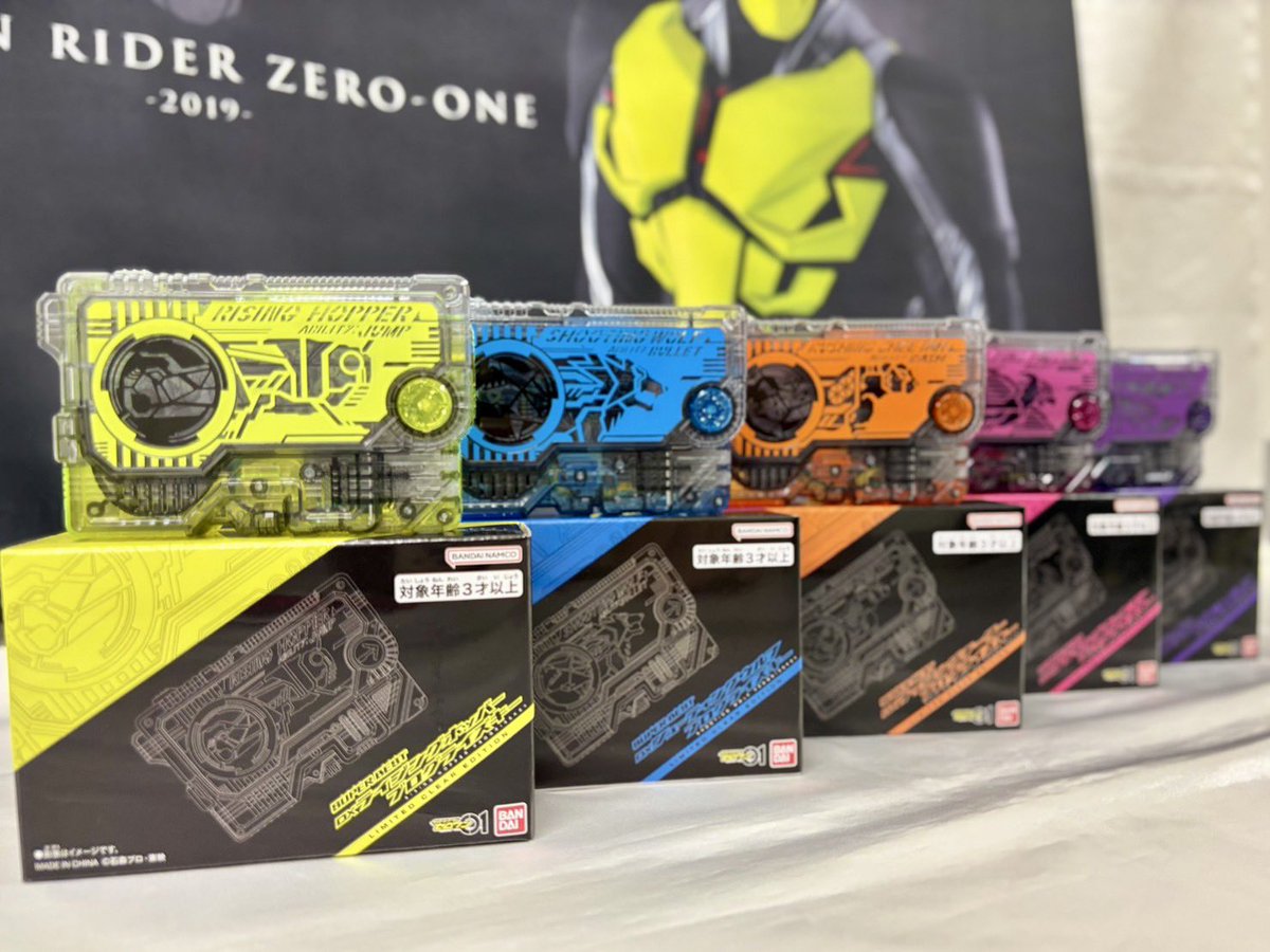 仮面ライダーストア大阪店 商品情報】 ストアでは12/13（土）から