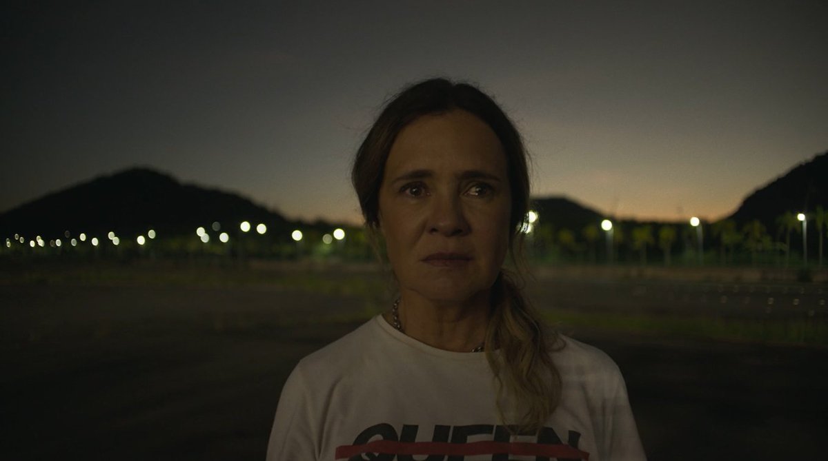 Feliz aniversário, Adriana Esteves.