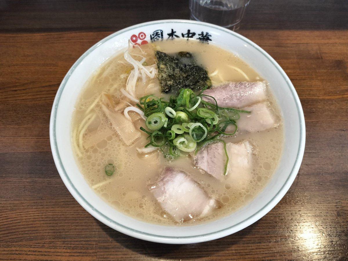 昨晩、白いスープのラーメンを食べたというのに今昼も白いスープのラーメンを食べるとは！