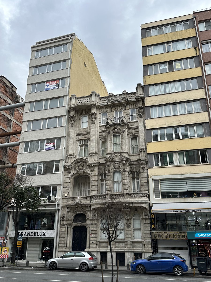 Osmanbey. İki arada bir derede