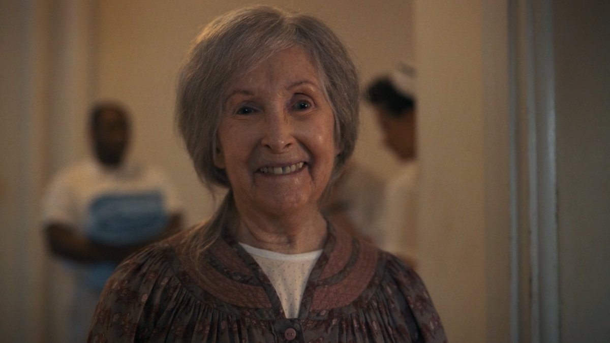 Lamentablemente Joan Gregson, actriz de la Señora Kersh en It Capituo 2, falleció en Junio de 2025.

Por "suerte" pudo grabar su cameo en la serie It Welcome to Derry para así poder conectar la serie con la pelicula de una manera espectacular.

Descanse en paz y gracias