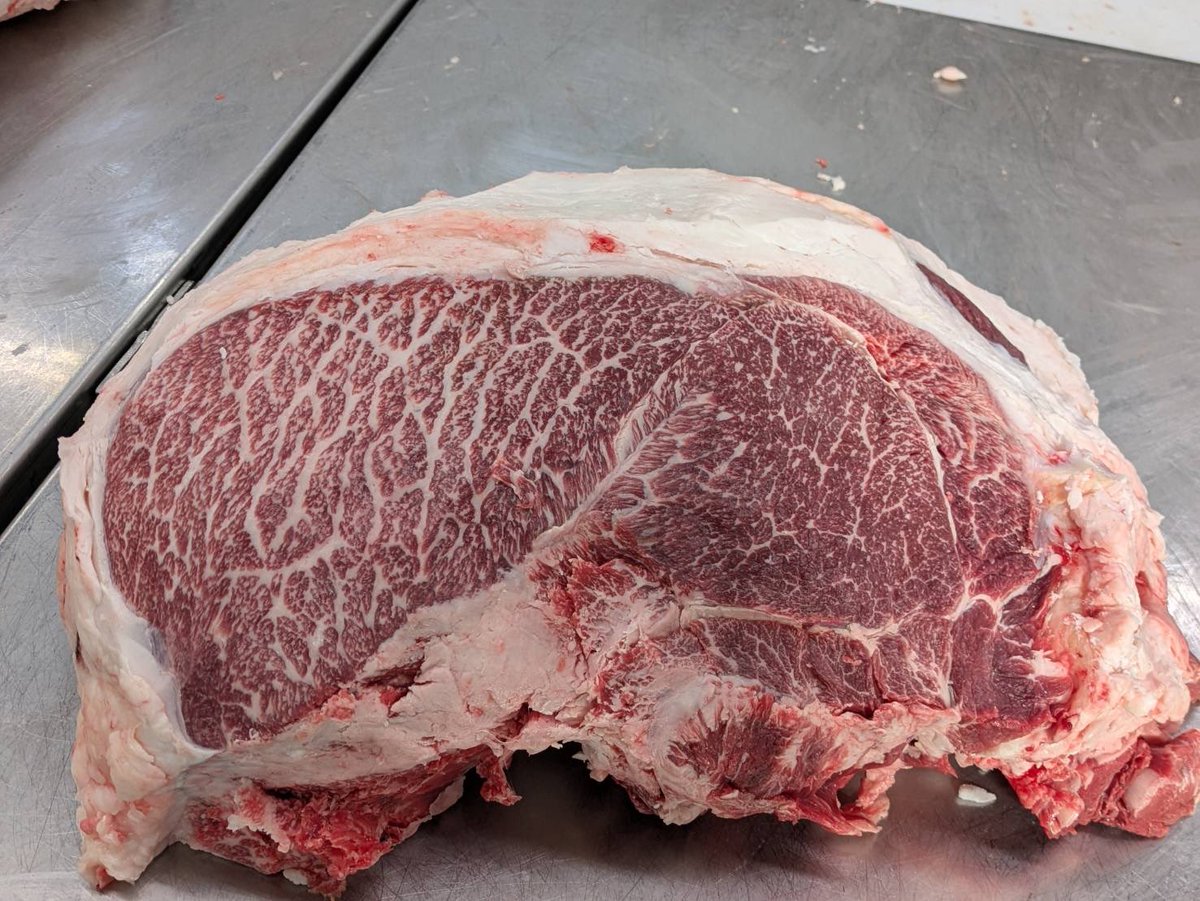 まずは来週のクリスマスに向けての仕込みがあるので今週末からドタバタ