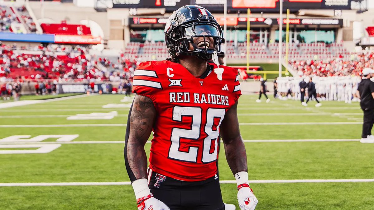 Cj_glover12's tweet photo. After a wonderful conversation with @jkbtjc_53 I am truly blessed to receive my first D1 offer from the University Texas tech ‼️@TexasTechFB 
@BrenhamFootball @CoachLopez64 @CoachR_Jones https://t.co/JF0VRRirkt
